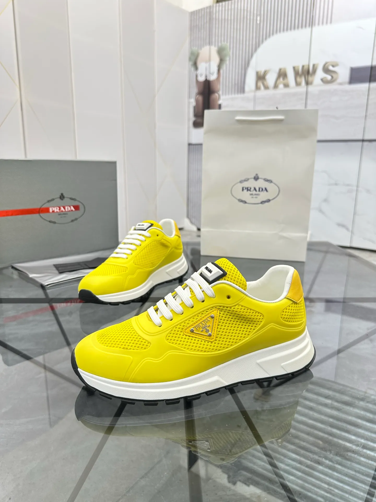 Men's shoes for sale 💰: 💰P600¥ High-end top quality Product trademark: Prada *"Prada*" low-top casual shoes Regular size: 38-45 (can be customized to 46) Product materials: Upper imported glue splicing original material, breathable lining, cowhide foot pads, original outsole. Number: 832